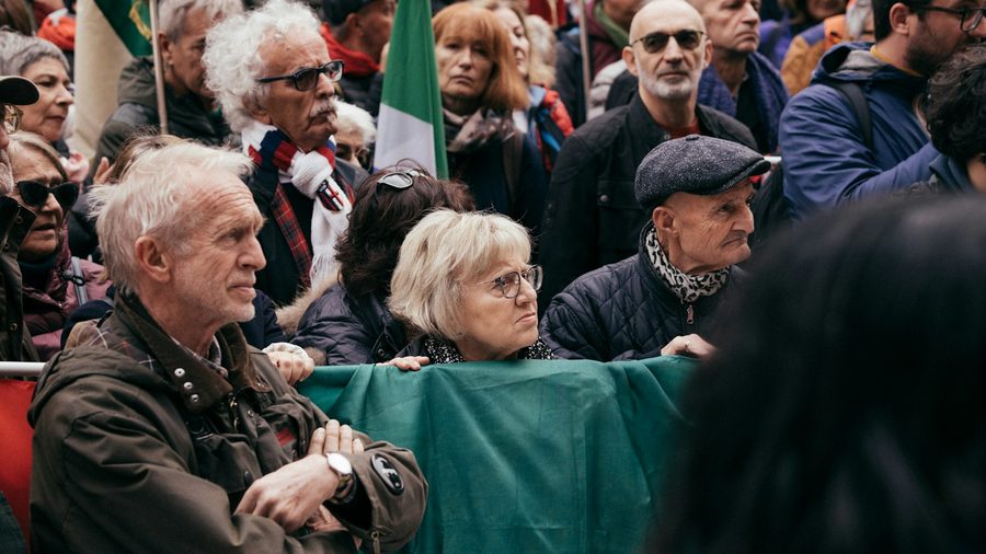 八戒体育 APP — 营业执照与资质公示示意配图